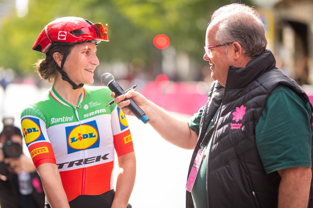 La prueba ciclista Reinas de la Alhambra, en imágenes