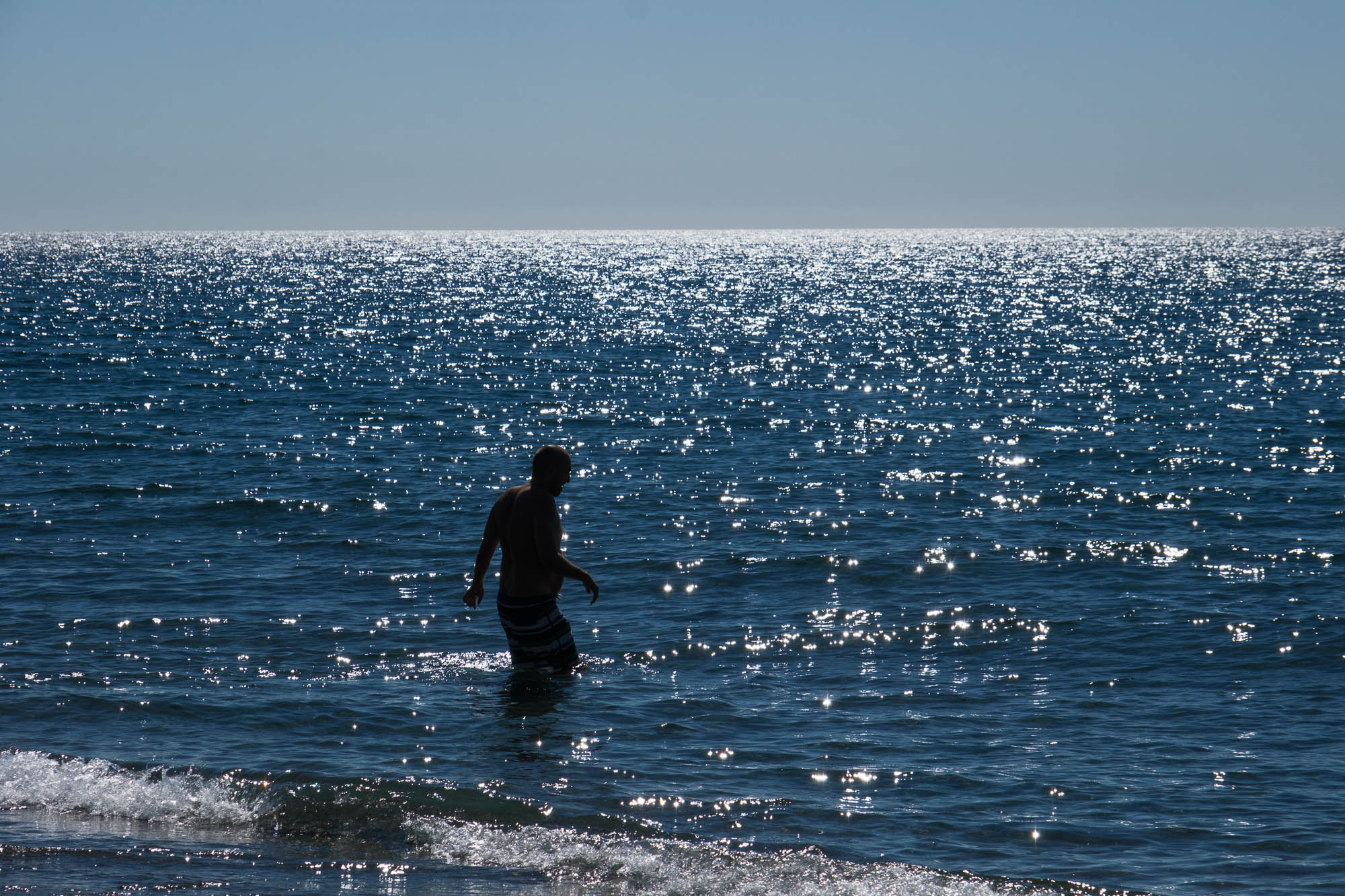 El baño en las playas de Granada con un mes de otoño cumplido