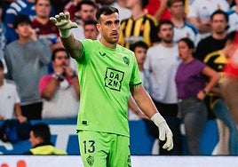 Fernando, portero de la UD Almería jugando en la Romareda