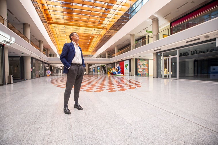 Carlos Casaseca, CEO de Sea Group,en el interior del centro comercial que transformará.