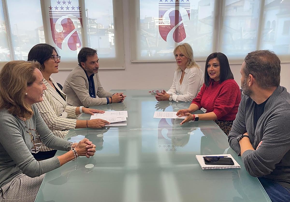 Momento de la reunión entre Armilla y la Junta.