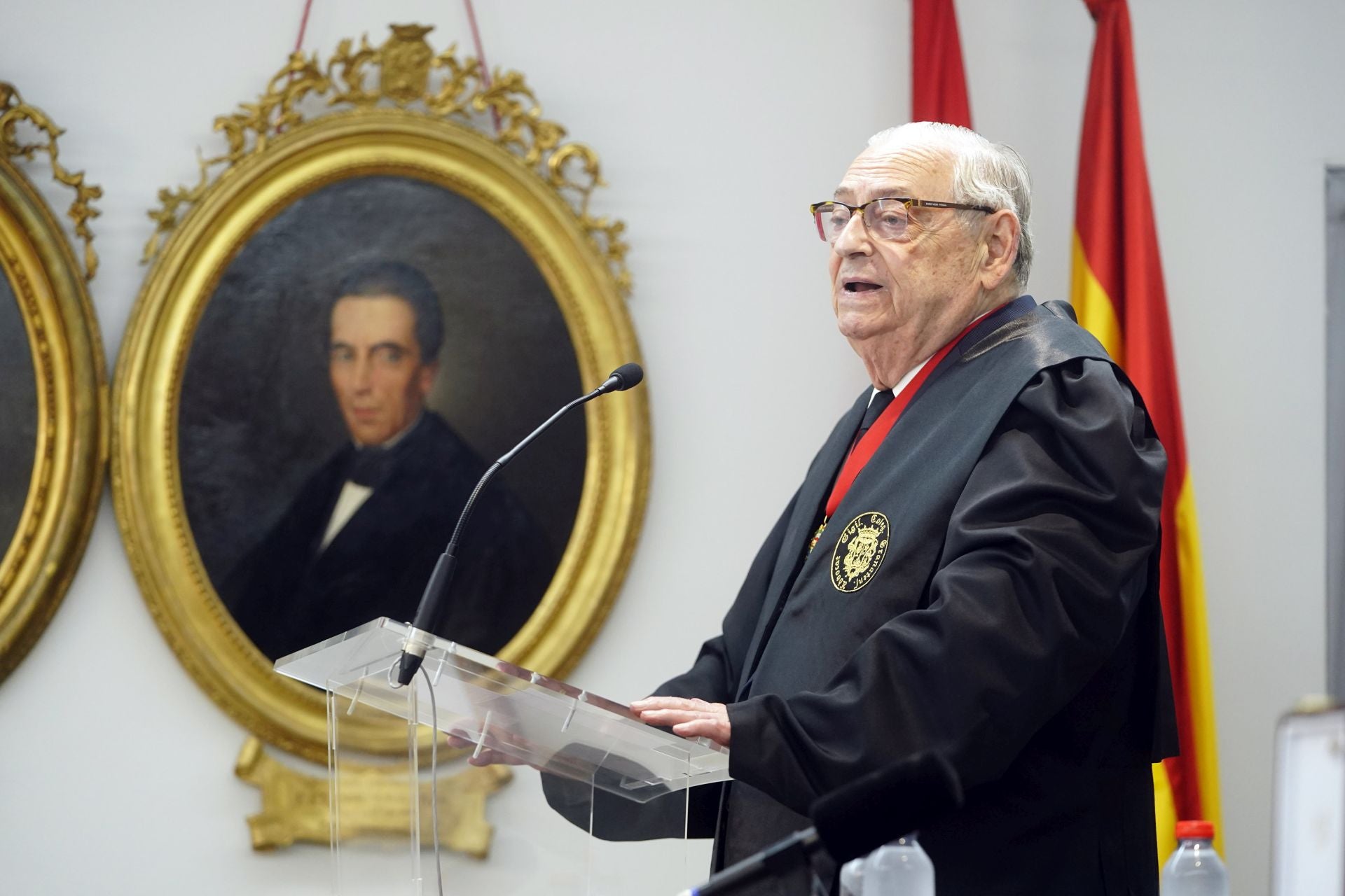 La Junta reconoce la trayectoria del abogado Fernando Mir en los primeros premios de Justicia