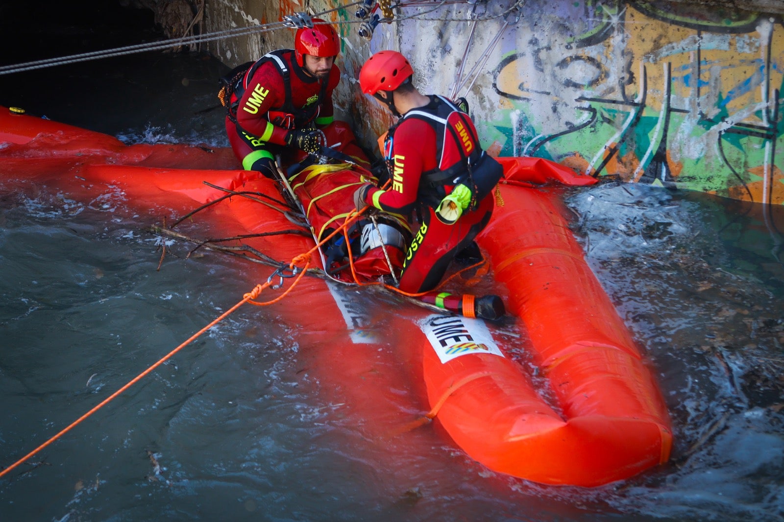 Así ha sido el simulacro de rescate en el río Genil