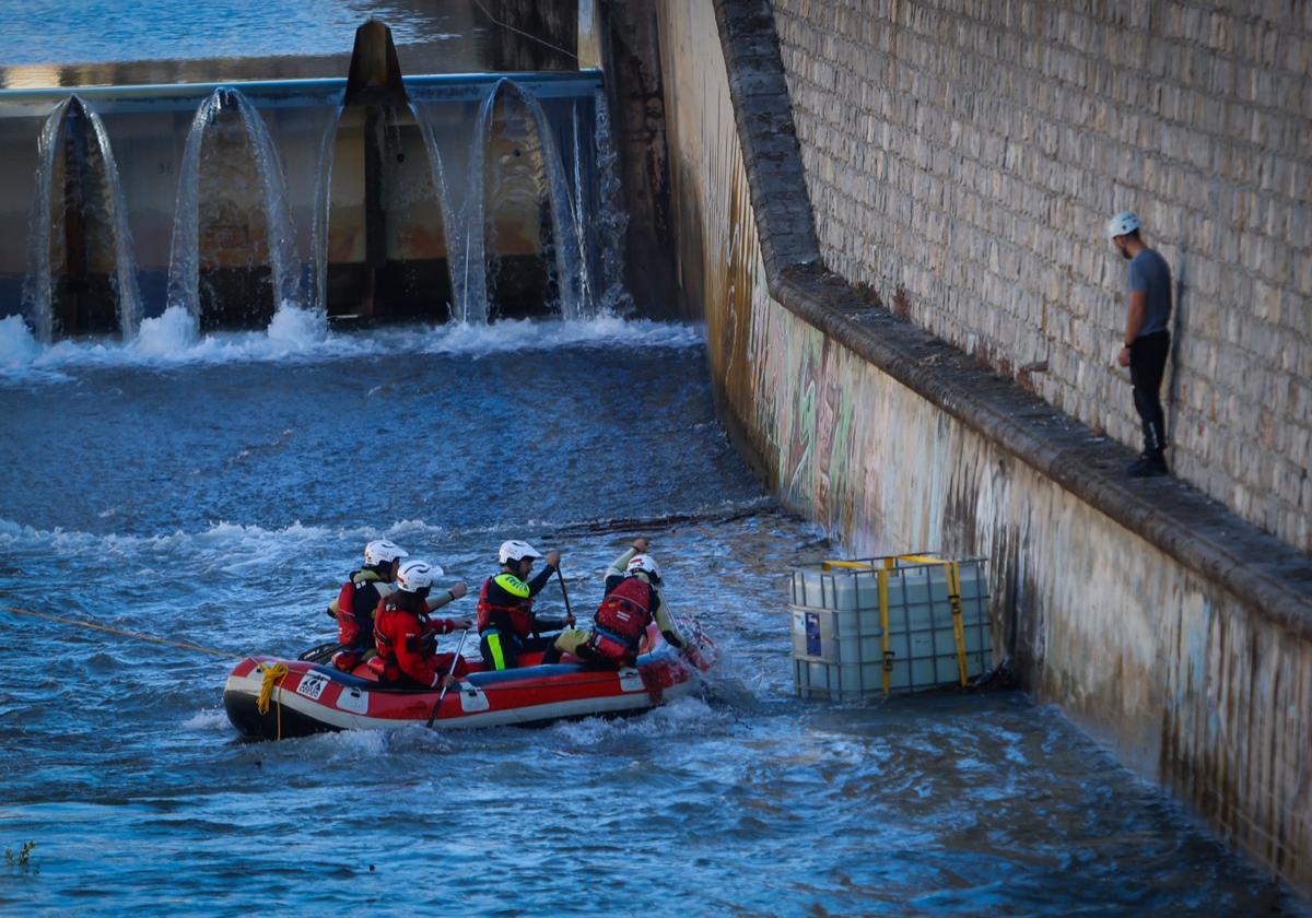 Así ha sido el simulacro de rescate en el río Genil