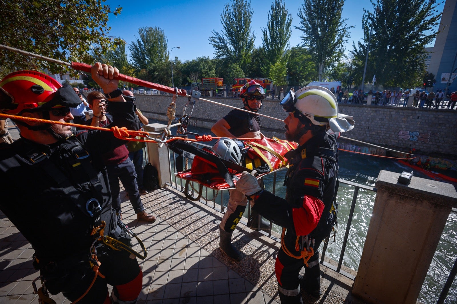 Así ha sido el simulacro de rescate en el río Genil