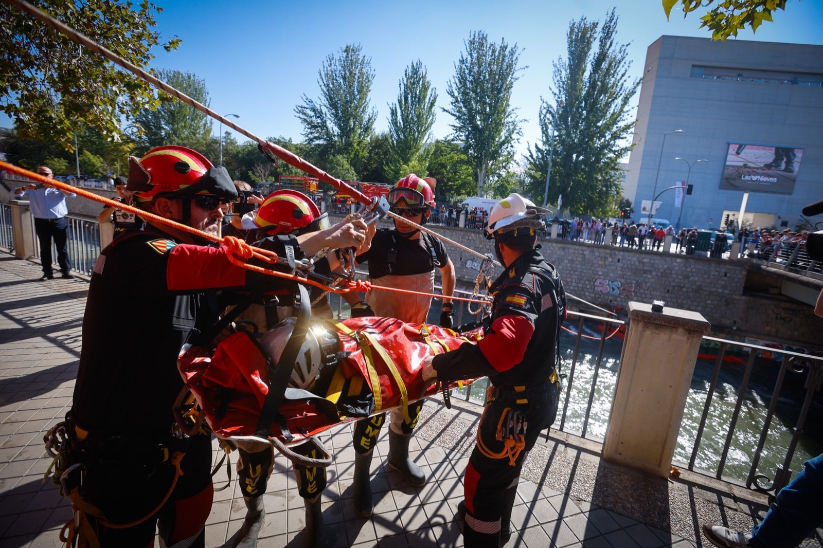 Así ha sido el simulacro de rescate en el río Genil