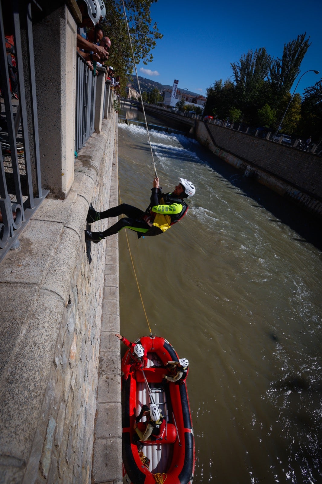 Así ha sido el simulacro de rescate en el río Genil