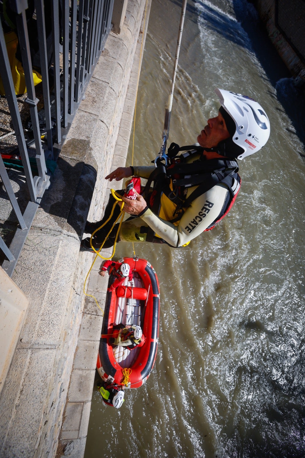 Así ha sido el simulacro de rescate en el río Genil