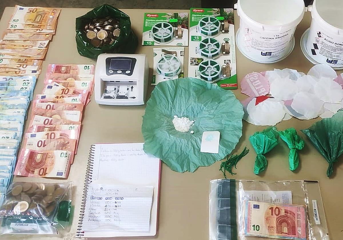 Desarticulan un clan familiar que vendría drogas en su domicilio de San Isidro en Níjar