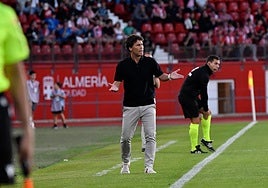 Rubi no paró de dar órdenes durante el partido contra el Albacete