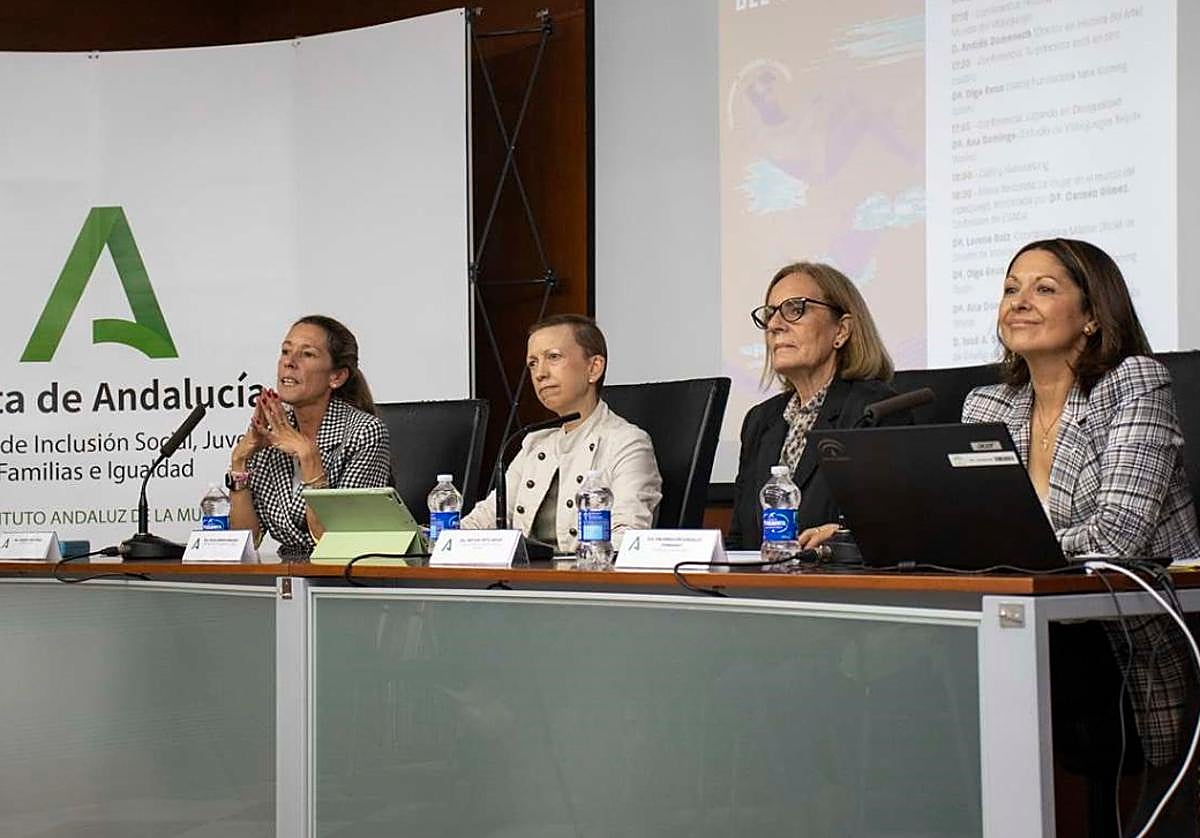 La jornada ha estado dirigida a profesionales, estudiantes y público en general interesado en conocer más sobre la participación de las mujeres en el ámbito del videojuego.