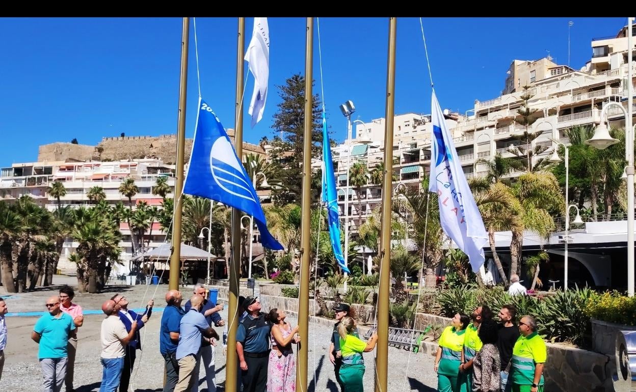 Una de las playas sexitanas con bandera azul.
