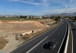 Las máquinas trabajan ya en la zona de la GR-43 que enlazará con la A-92G.