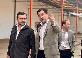 Toni Martín junto al alcalde de La Carolina Cristóbal Pérez