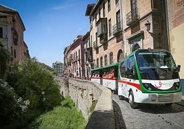El tren turístico, en marcha.