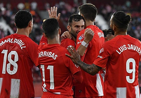 Los rojiblancos celebran un triunfo que permite soñar.