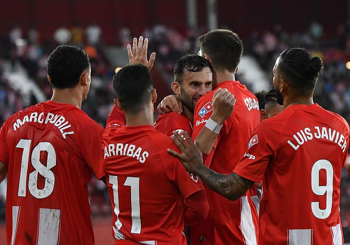 Los rojiblancos celebran un triunfo que permite soñar.