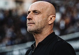 El entrenador del Levante, Julián Calero, durante el último partido de su equipo.