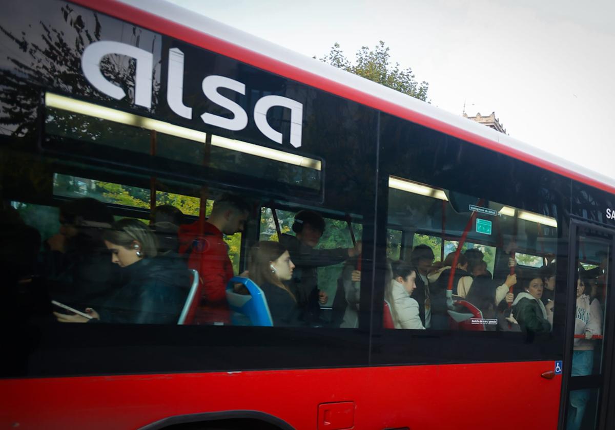 La huelga de los transportistas en Granada, en imágenes