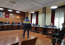 El acusado prestando declaración.