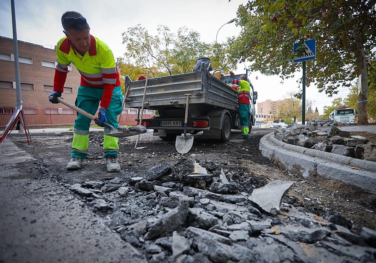 El plan de asfaltado en Granada capital se extenderá hasta marzo de 2025
