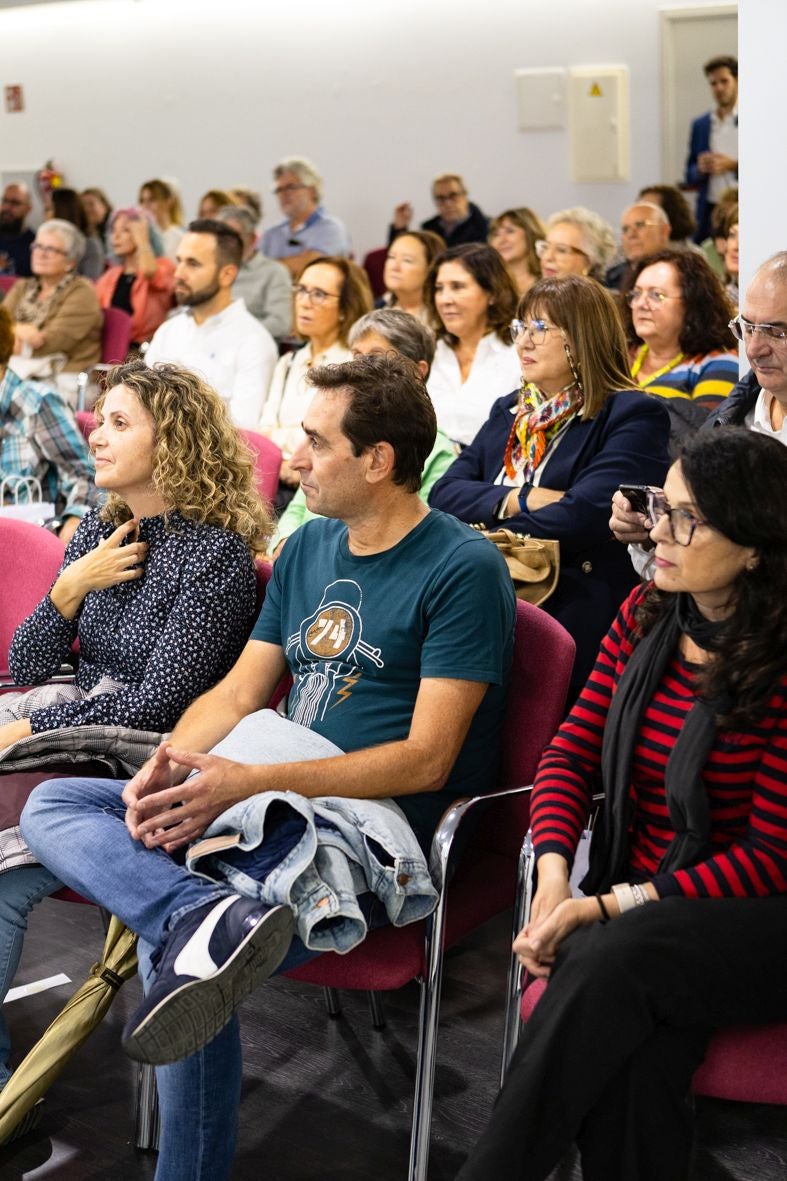 La mitología más actual: así ha sido el Aula de Cultura de IDEAL con Emilio del Río