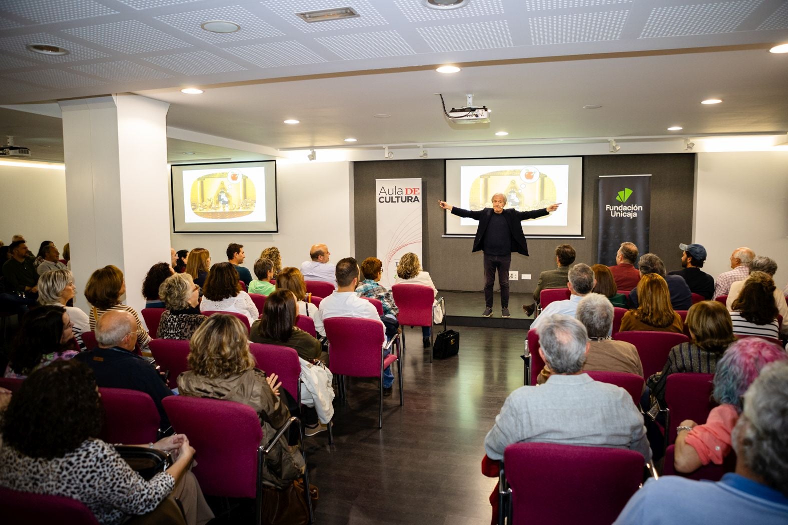 La mitología más actual: así ha sido el Aula de Cultura de IDEAL con Emilio del Río