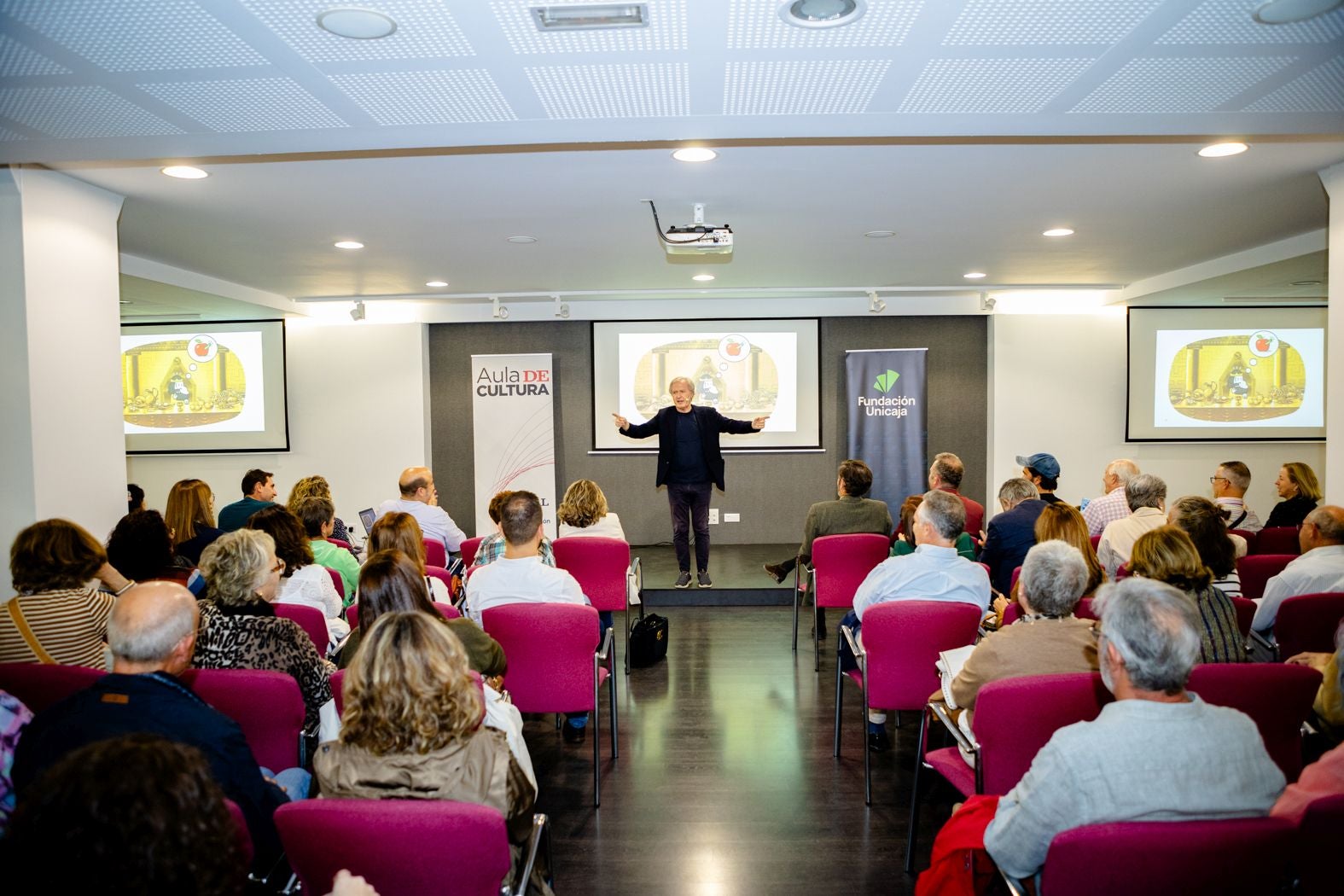 La mitología más actual: así ha sido el Aula de Cultura de IDEAL con Emilio del Río