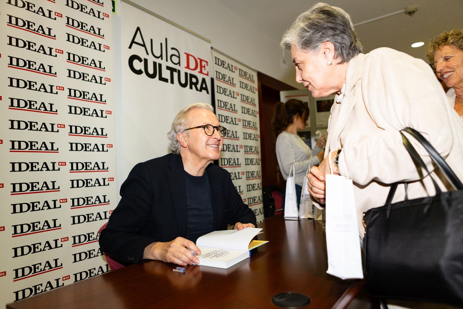 La mitología más actual: así ha sido el Aula de Cultura de IDEAL con Emilio del Río