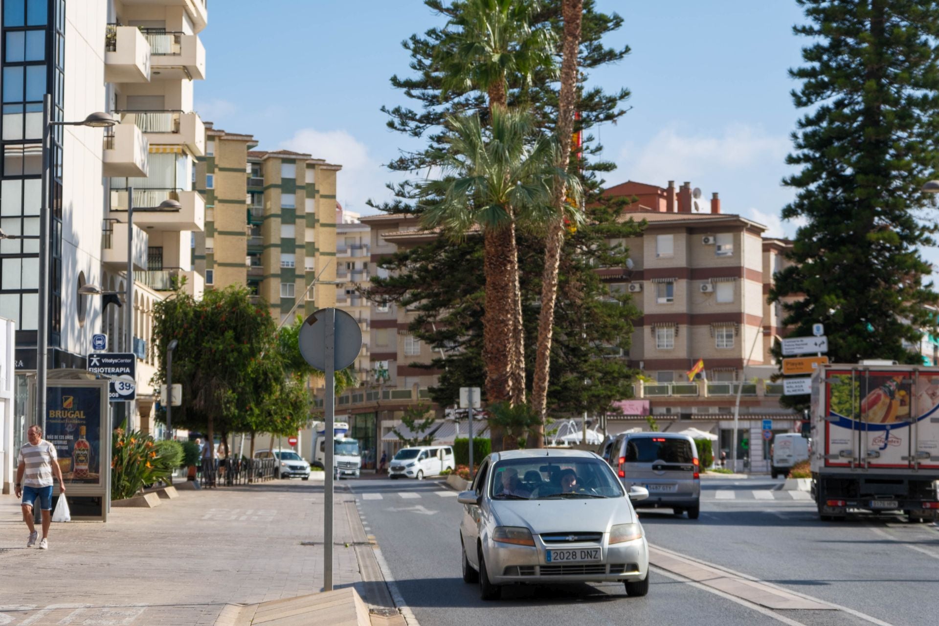 Avenida Salobreña, una de las calles afectadas por la zona de bajas emisiones en Motril.