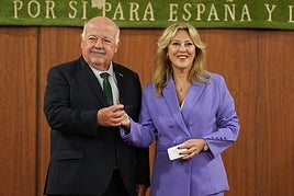 Carolina España entrega al presidente del Parlamento el anteproyecto de presupuestos de la Junta Francisco.