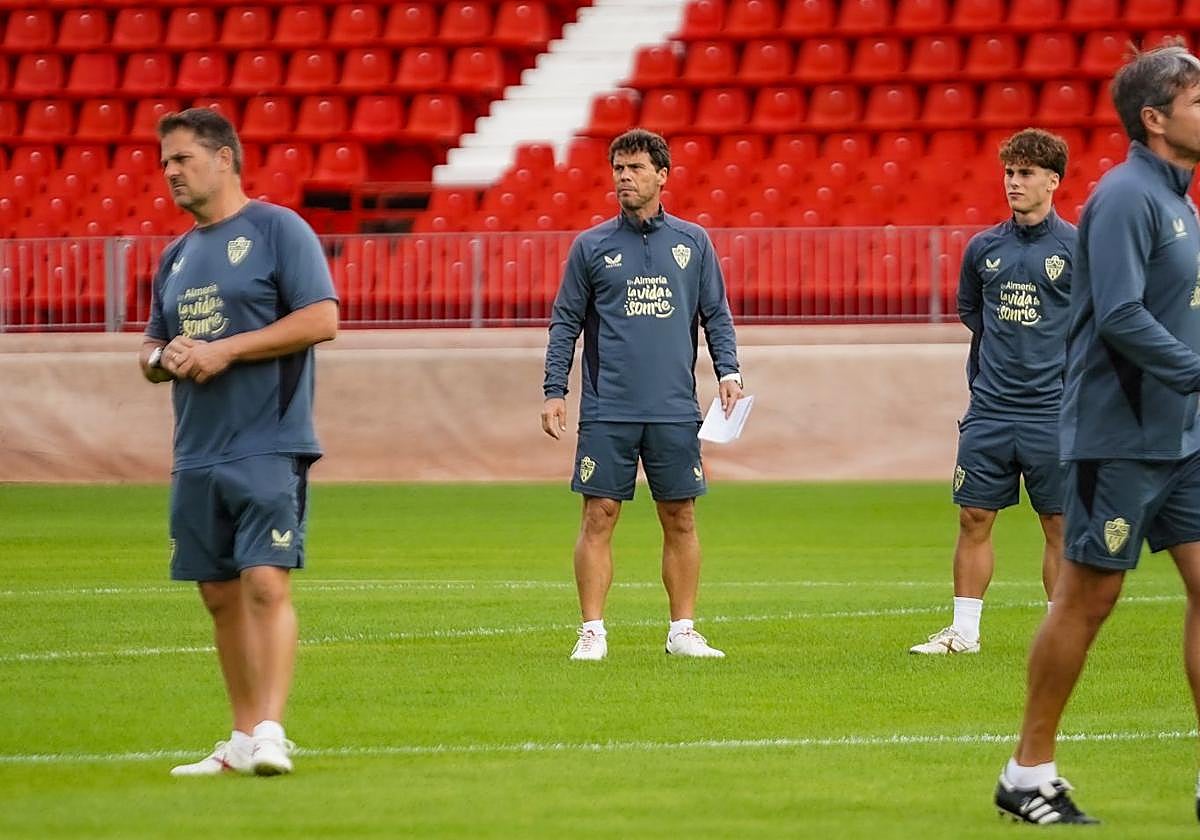 Rubi, pendiente del entrenamiento de ayer.
