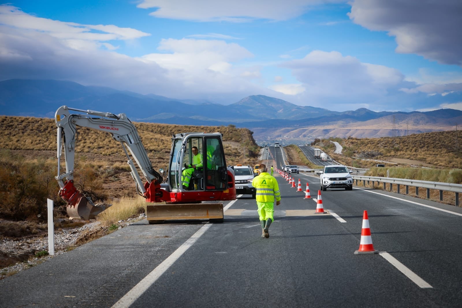 Los destrozos en las carreteras de Granada causados por el temporal, en imágenes