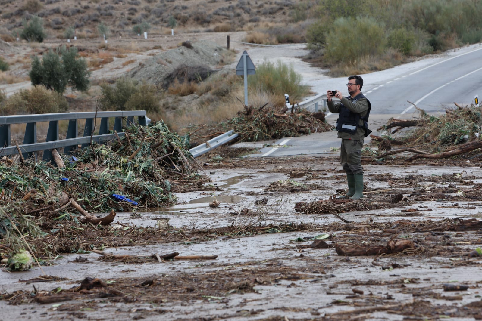 Los destrozos en las carreteras de Granada causados por el temporal, en imágenes