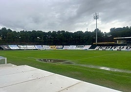 El campo del Ciudad de Tudela, con grandes charcos.