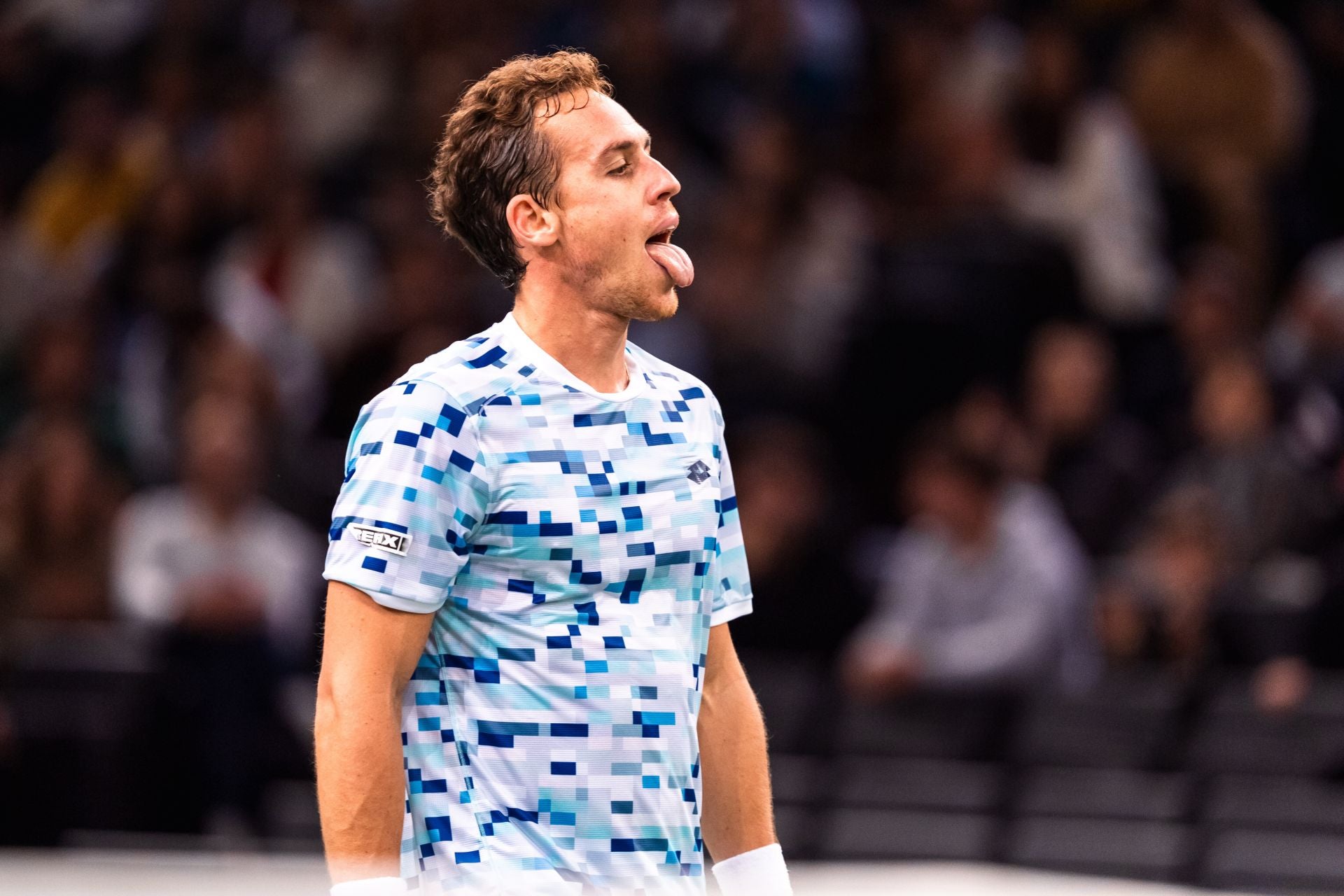 Roberto Carballés, en un gesto durante el Masters 1000 de París.