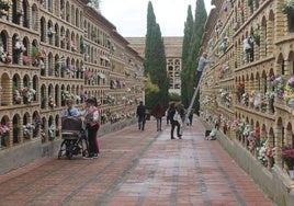 Imagen del cementerio de San Fernando en la víspera del Día de Todos los Santos