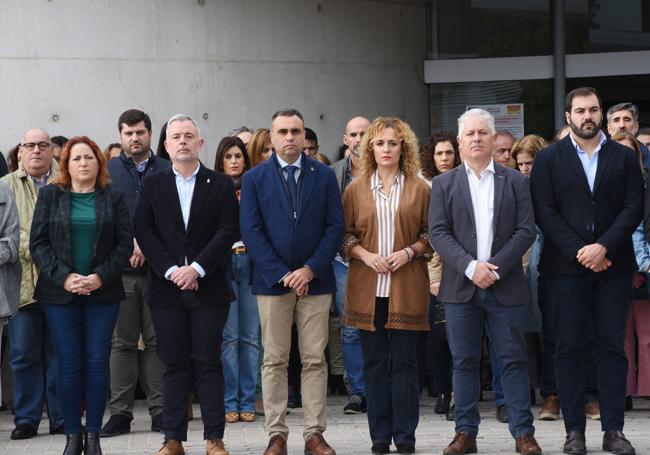 Minuto de silencio a las puertas de la sede de Diputación