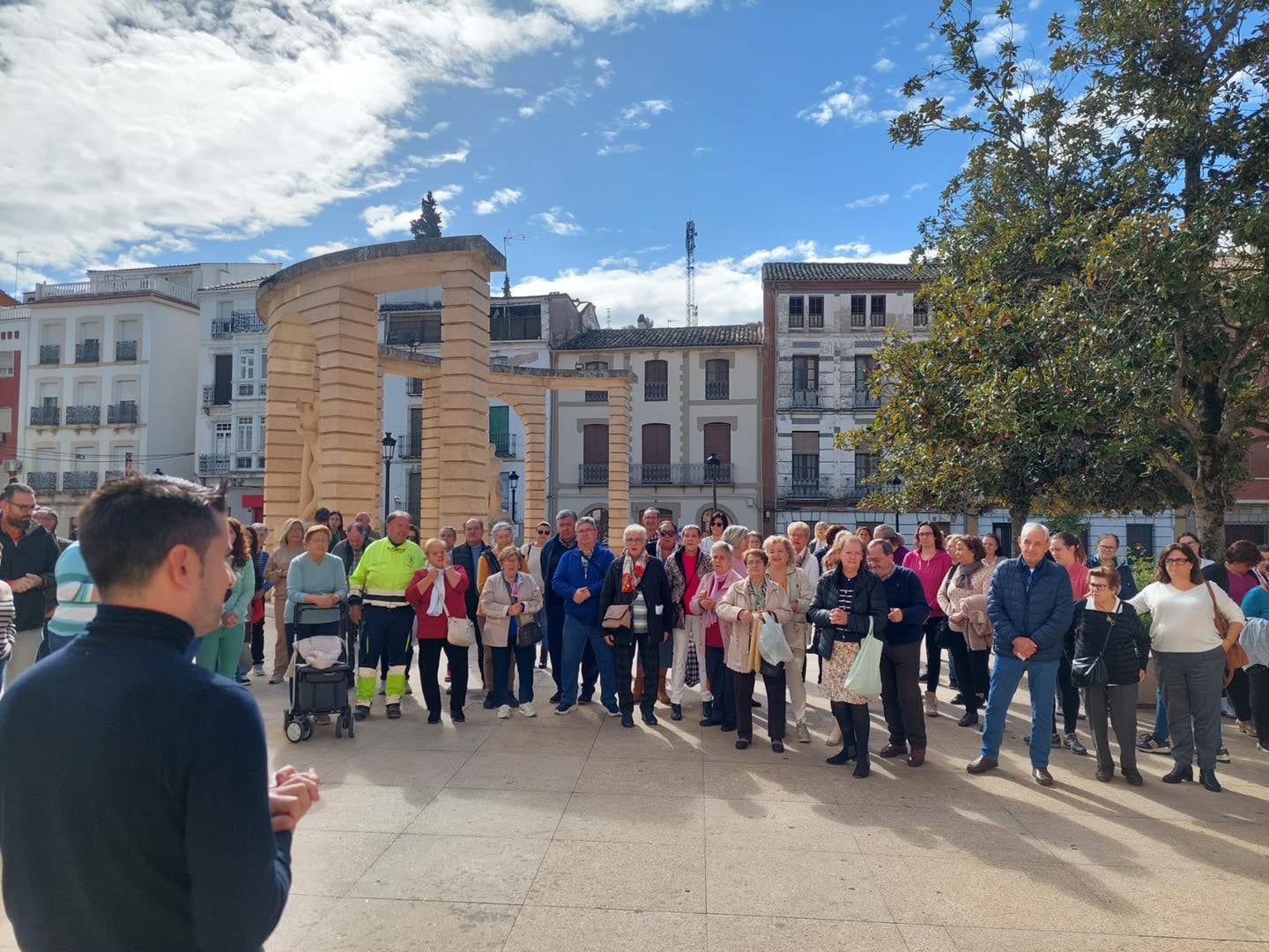 Momento del minuto de silencio en Beas de Segura.