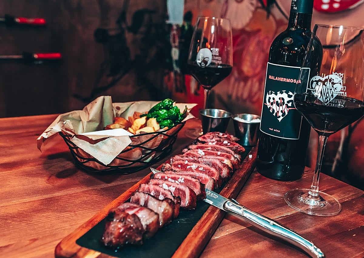 Imagen secundaria 1 - El restaurante «canalla» de Granada que arrasa con su «cocina sin ataduras»