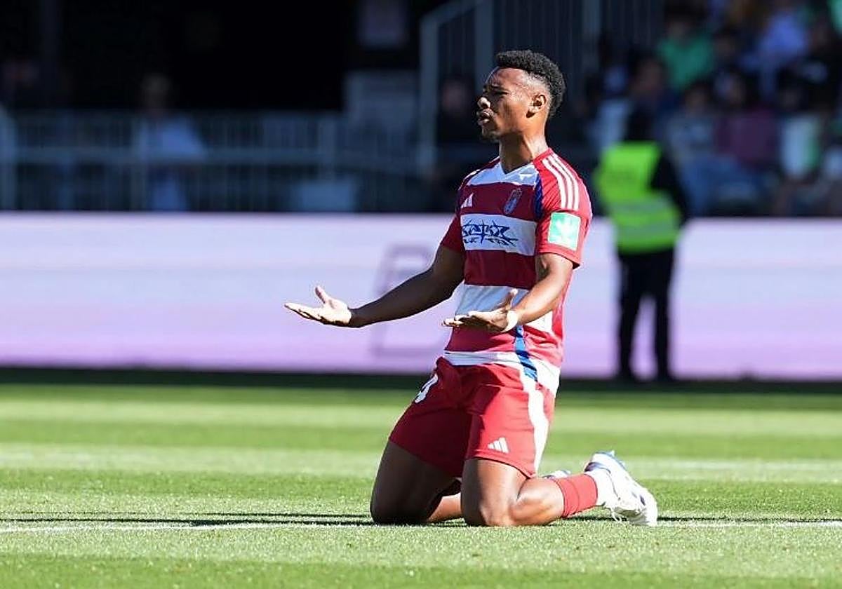 Loïc Williams reclama desde el suelo en un partido anterior.