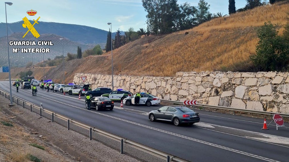 Control de alcoholemia y drogas en una de las vías de salida de la capital.