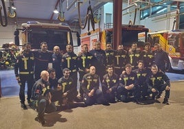 Bomberos que viajan a Valencia a colaborar tras la DANA.