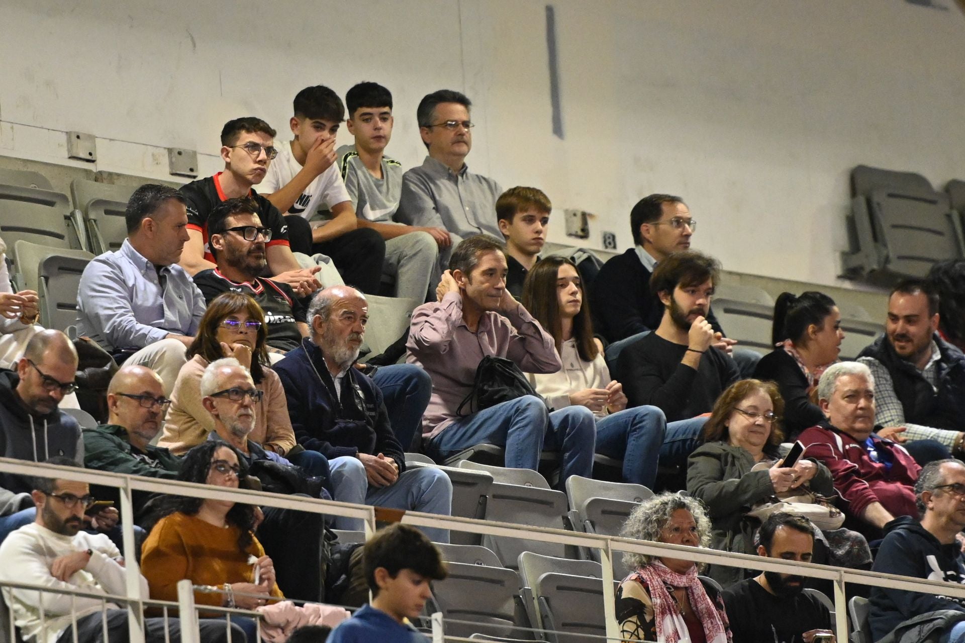 Encuéntrate en la grada durante el Covirán - Bilbao Basket