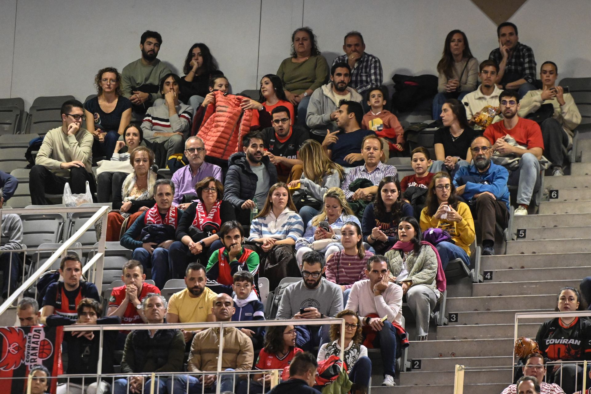 Encuéntrate en la grada durante el Covirán - Bilbao Basket