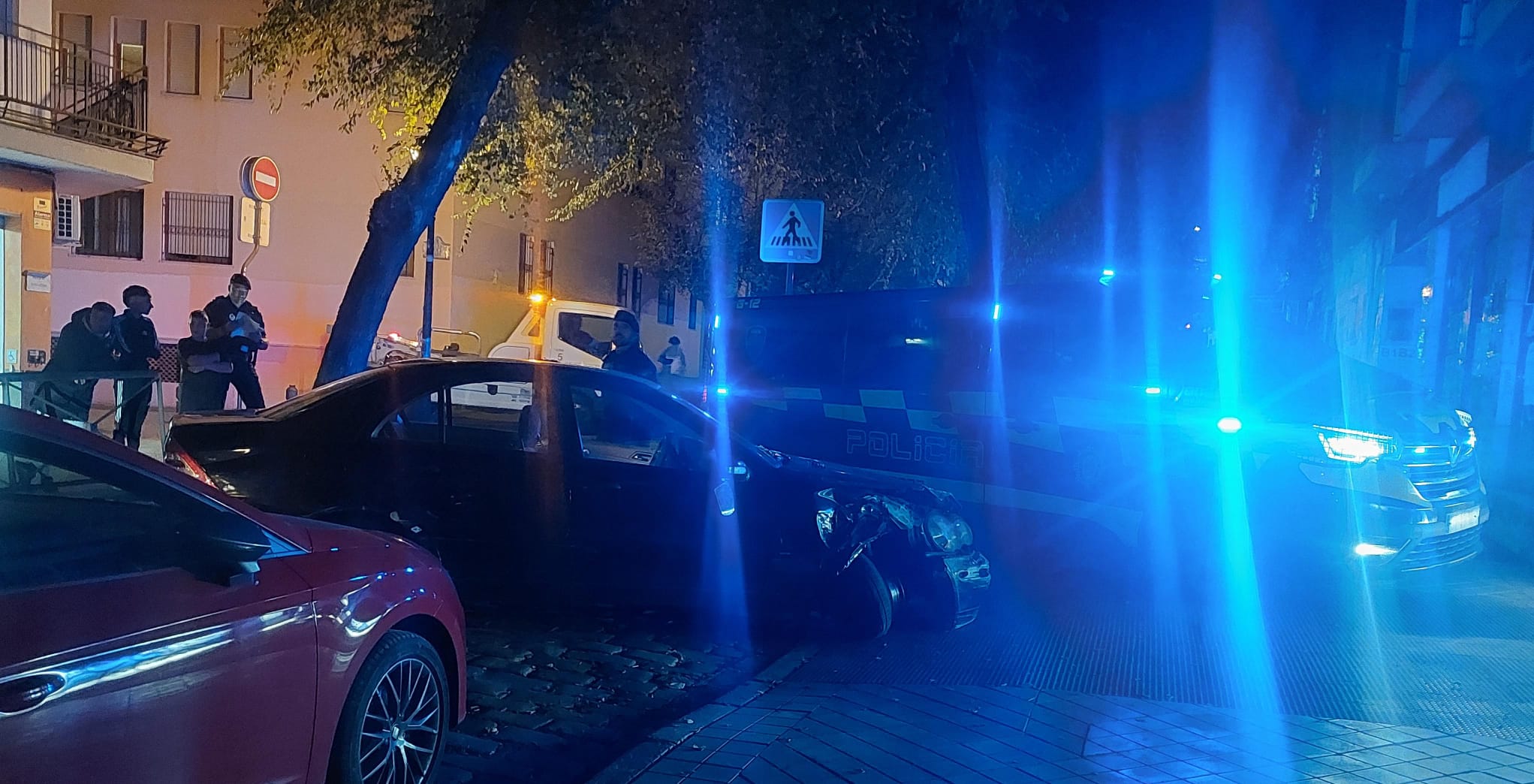 El vehículo que causó los daños en otros vehículos.