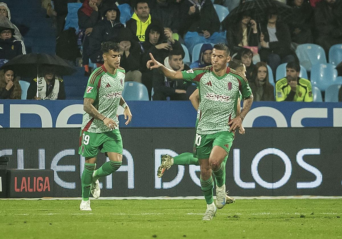 Myrto Uzuni celebra su gol en La Romareda.