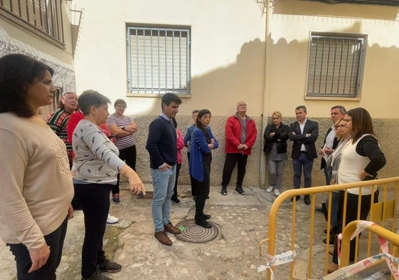 Visita de los concejales del PSOE a los vecinos del casco histórico.