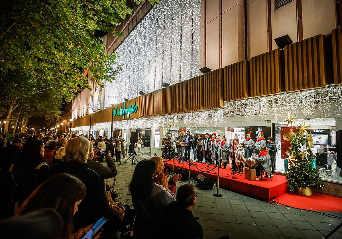 El Corte Inglés busca personal en Andalucía para la campaña de Navidad.