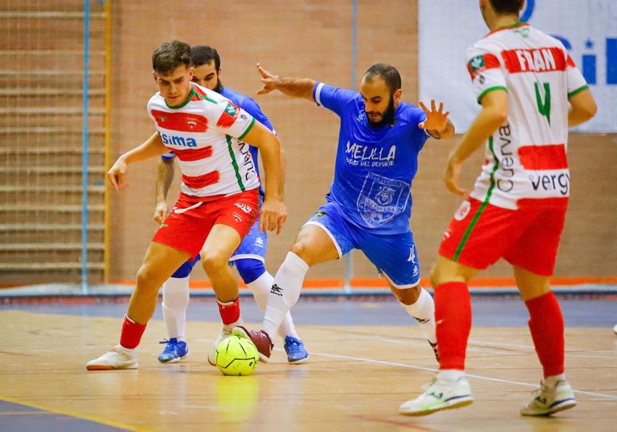 Una acción del último partido en casa del Sima.